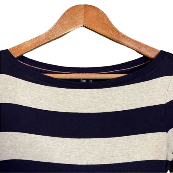 3 for $30! Gap striped 3/4 sleeve top - Picture 2 of 12